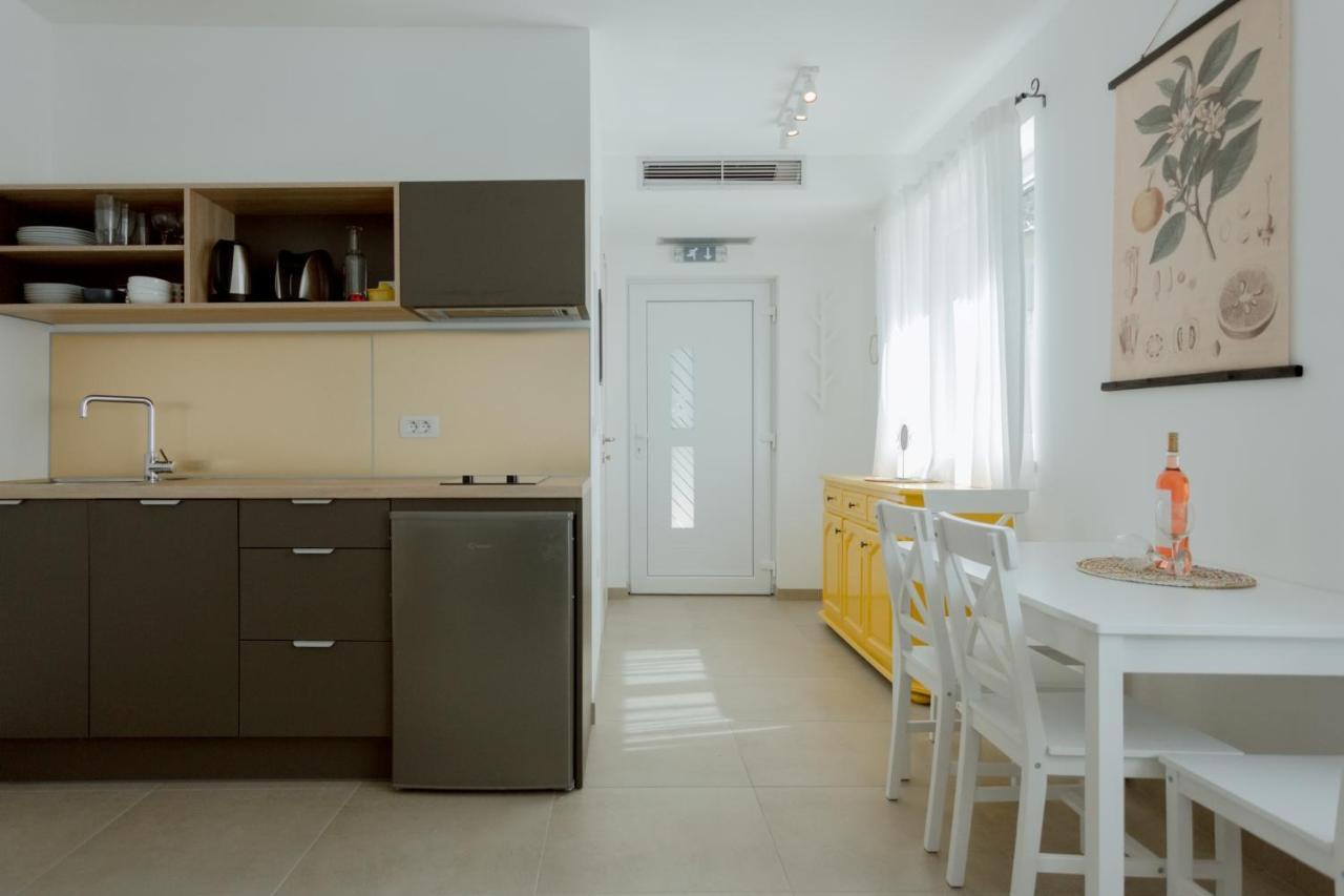 אומיס Apartments Ivica מראה חיצוני תמונה