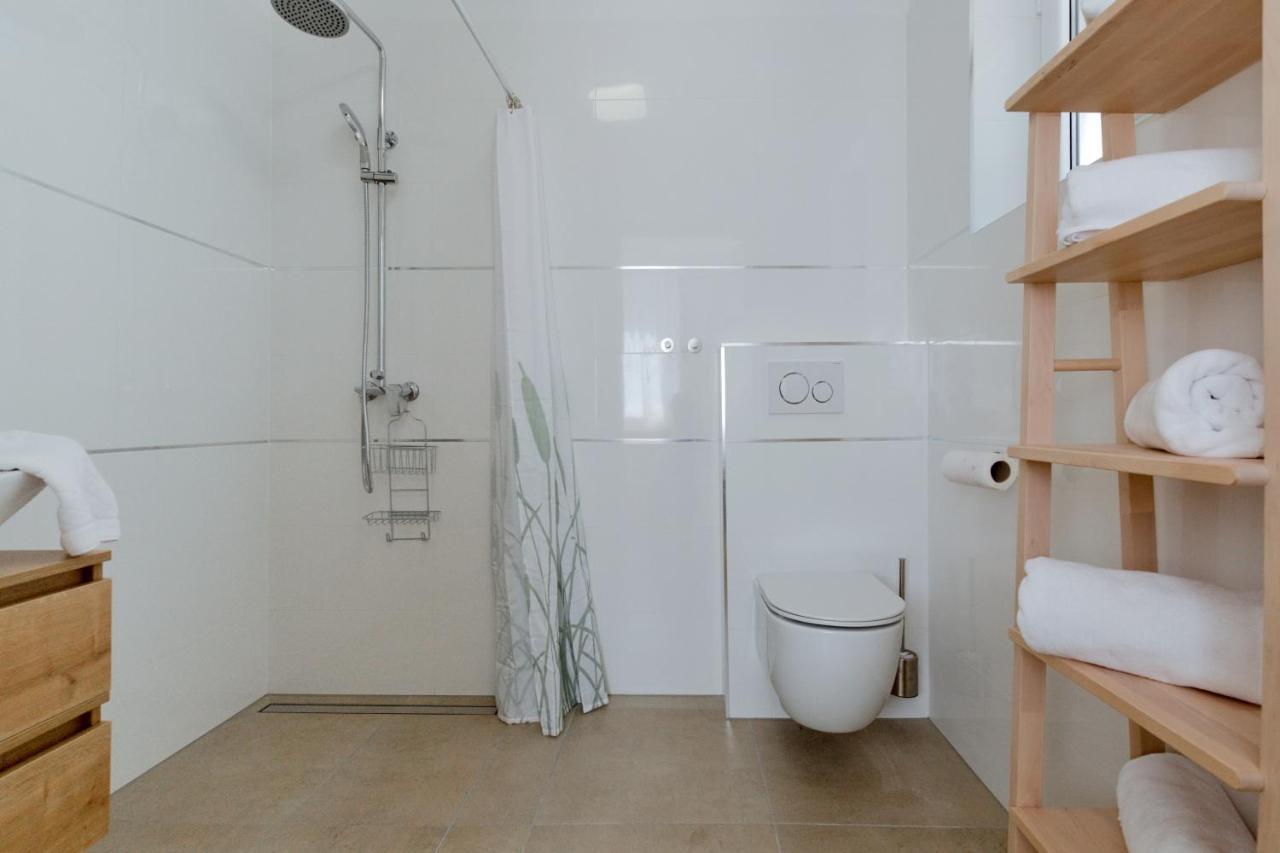 אומיס Apartments Ivica מראה חיצוני תמונה