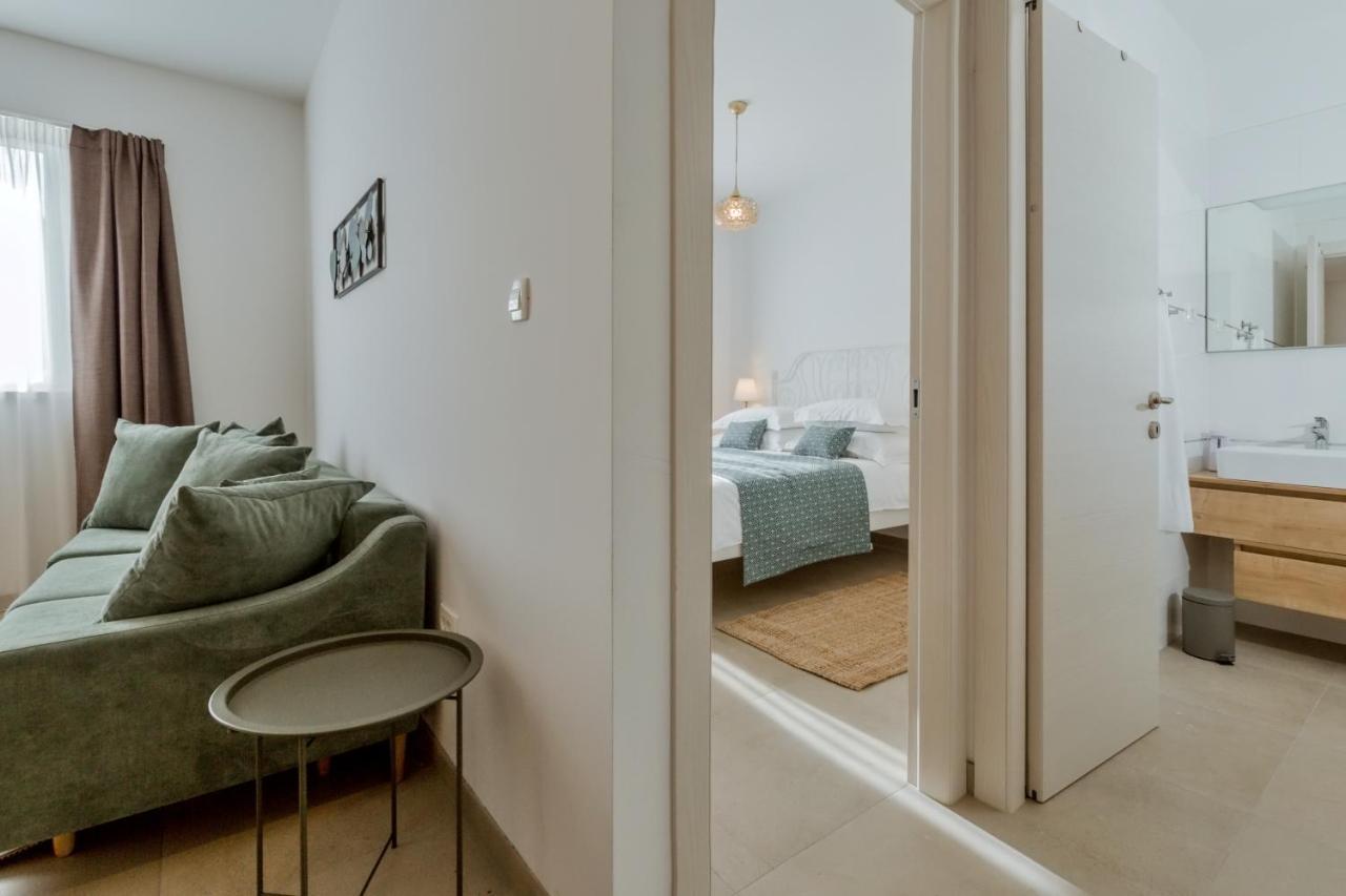 אומיס Apartments Ivica מראה חיצוני תמונה
