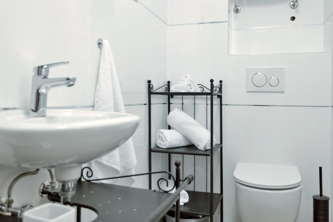 אומיס Apartments Ivica מראה חיצוני תמונה