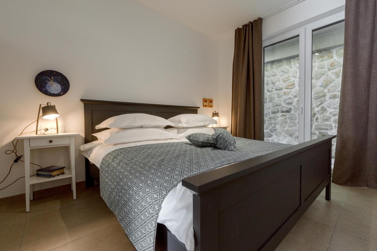 אומיס Apartments Ivica מראה חיצוני תמונה