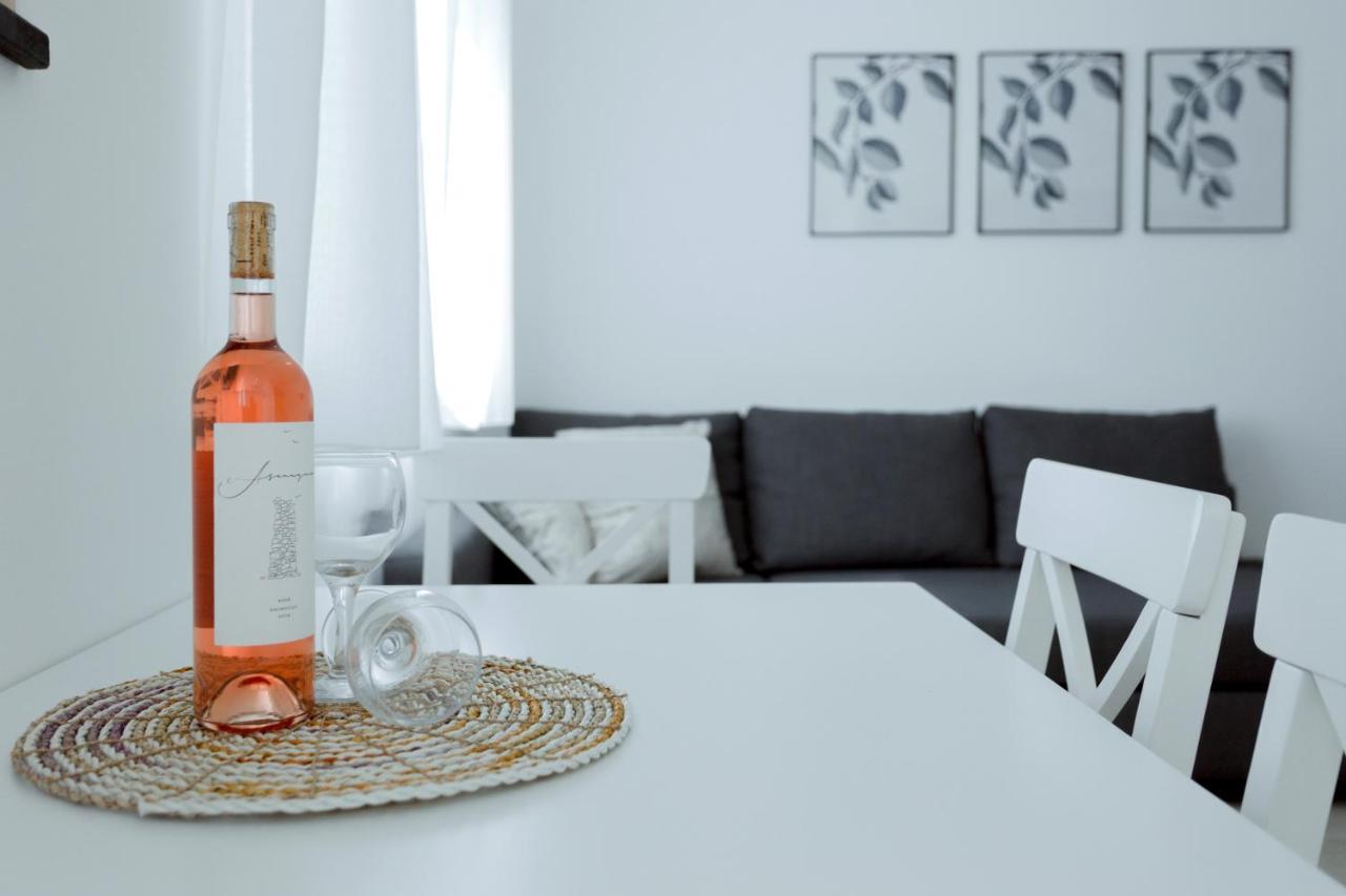 אומיס Apartments Ivica מראה חיצוני תמונה