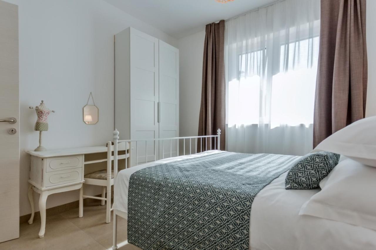 אומיס Apartments Ivica מראה חיצוני תמונה