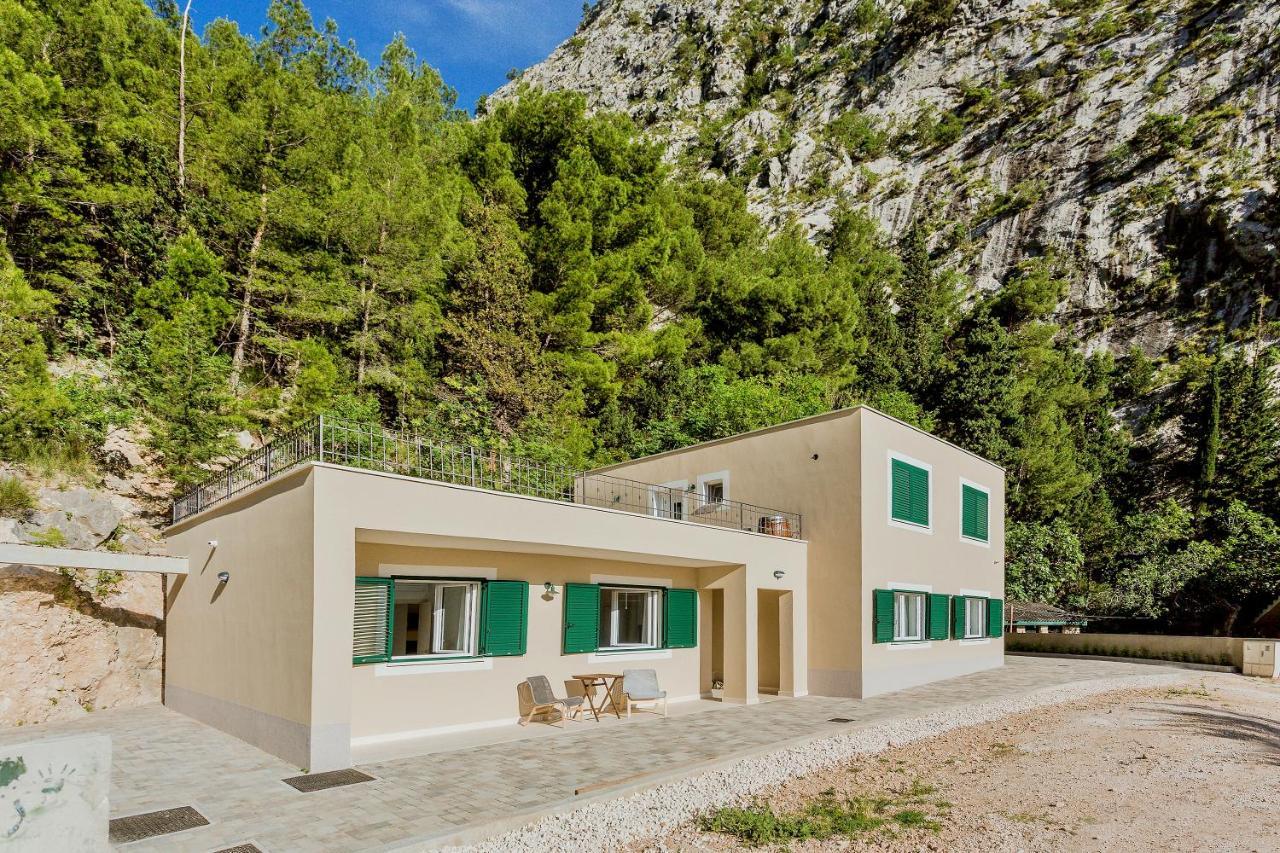 אומיס Apartments Ivica מראה חיצוני תמונה